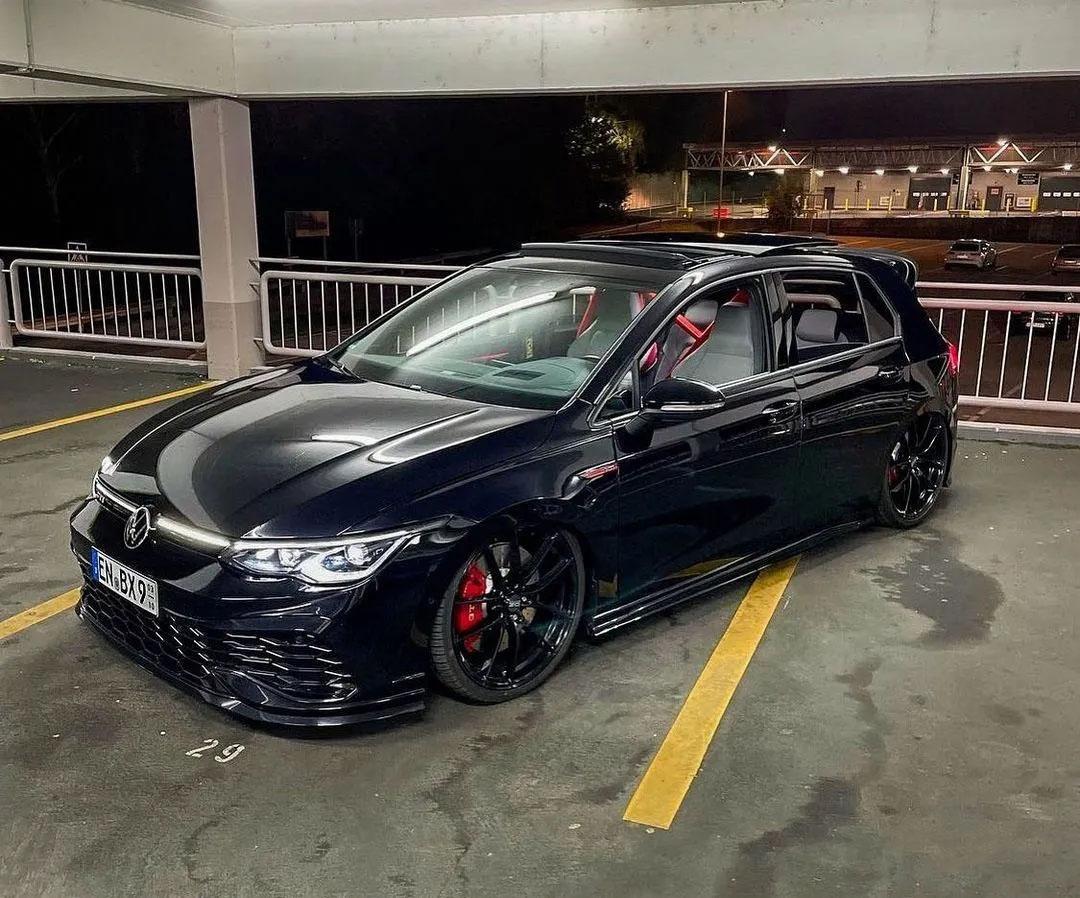 大众高尔夫GTI，速度与力量的卓越融合